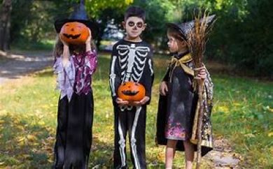 kids in costume