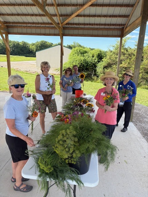 garden volunteers group